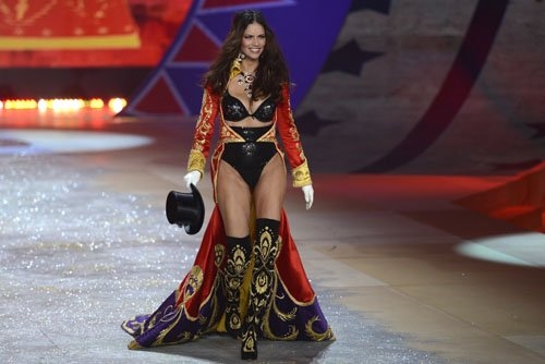 Адриана Лима на шоу Victoria&#39;s Secret