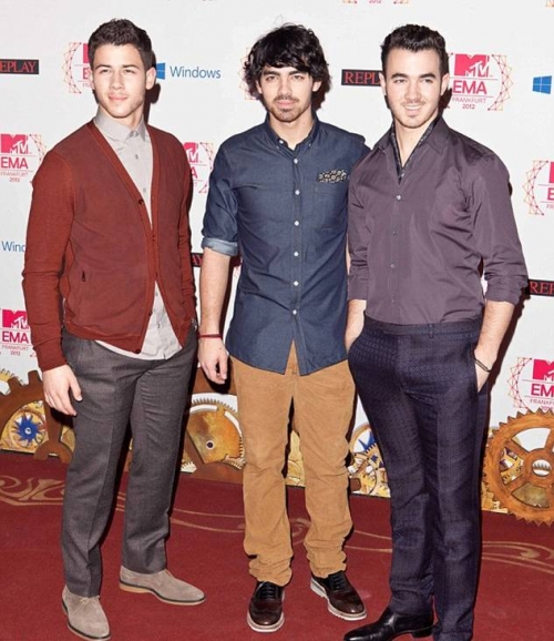 Поп-рок группа Jonas Brothers на MTV ЕМА 2012