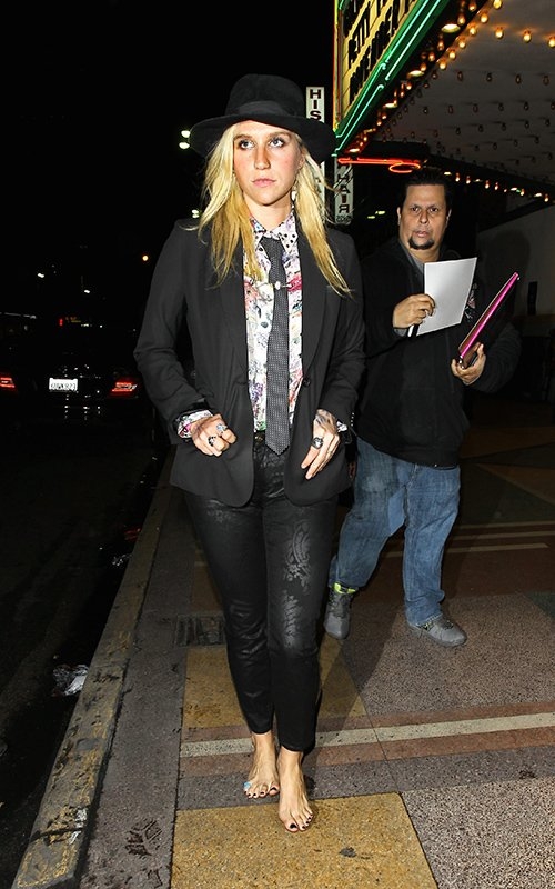 Ke$а: босиком по мостовой