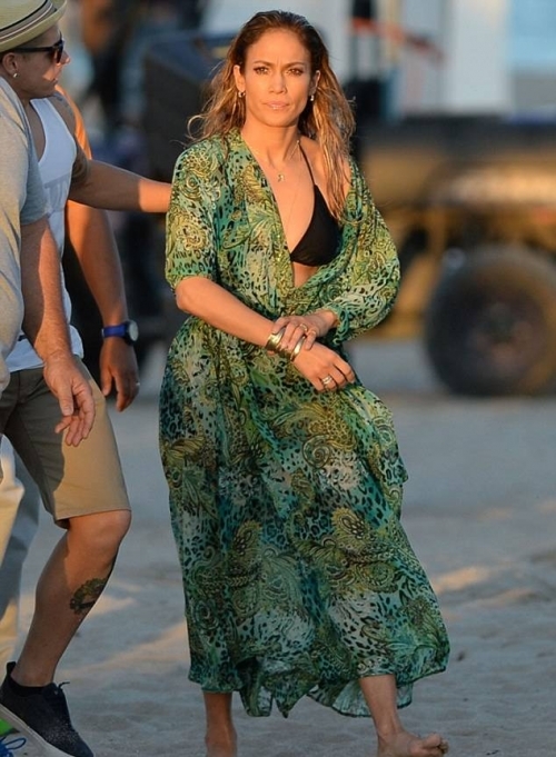 Во Флориде был обстрелян пляж, на котором в это время Дженнифер Лопес снимала свой новый клип