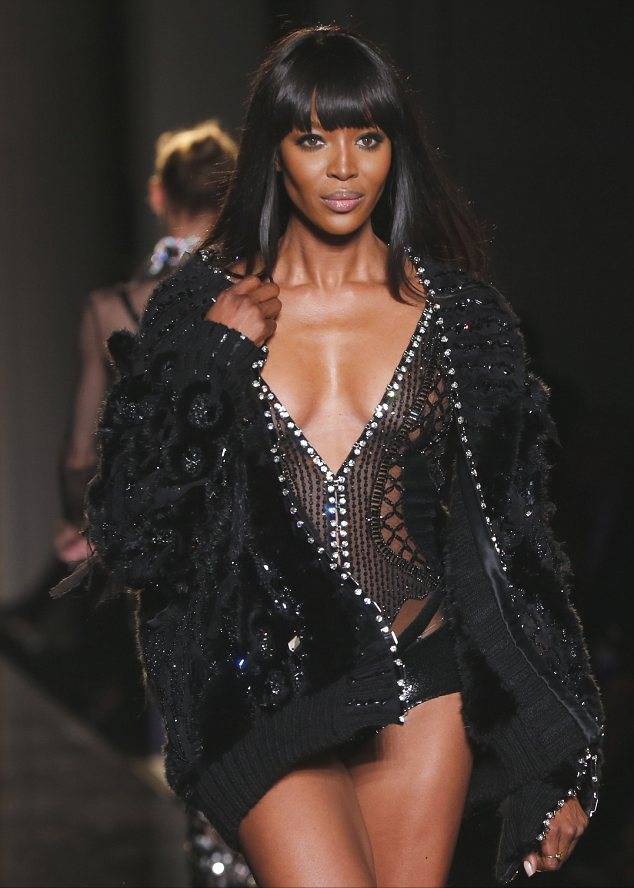 Наоми Кэмпбелл приняла участие в показе коллекции Versace