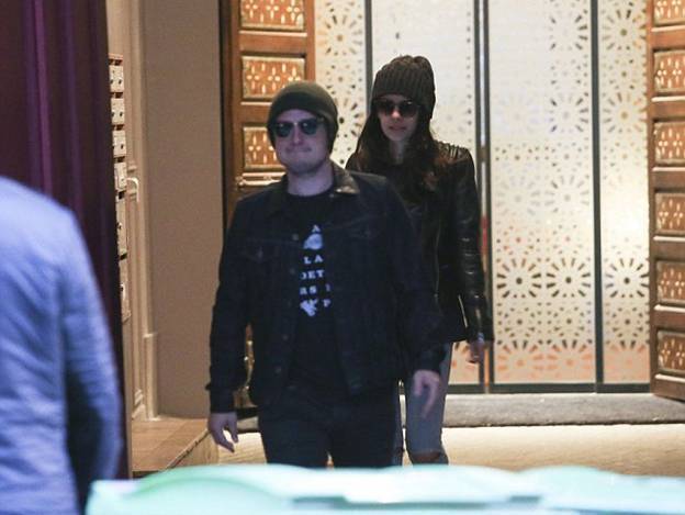 Джош Хатчерсон и Клаудия Траисак в Париже