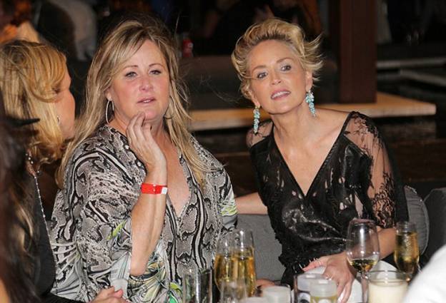 Шарон Стоун со своей сестрой Келли на FUNKSHION: Fashion Week Miami Beach