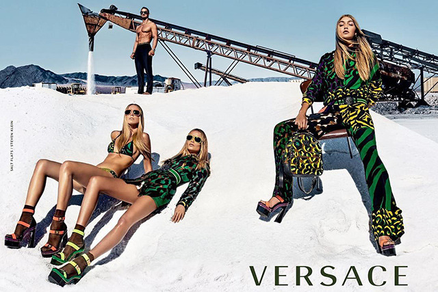 Джиджи Хадид в рекламе Versace