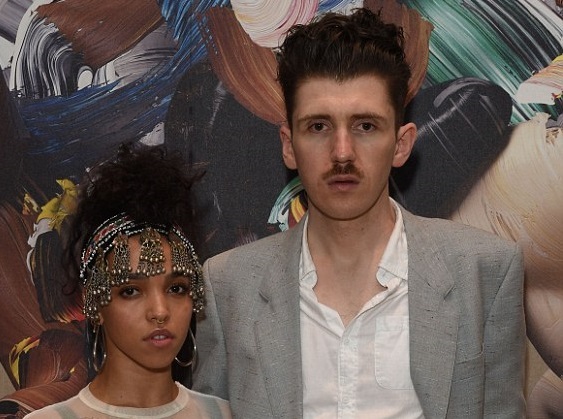 FKA twigs на арт-выставке в Лондоне