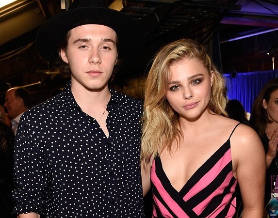 Хлоя Морец получила награду Teen Choice Awards в номинации "лучшая комедийная актриса"