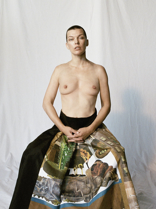 Мила Йовович позирует топлесс на страницах Pop Magazine