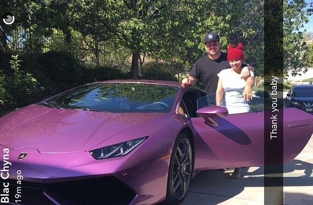 Загадочный кавалер подарил Блэк Чайне на день рождения Ferrari 488