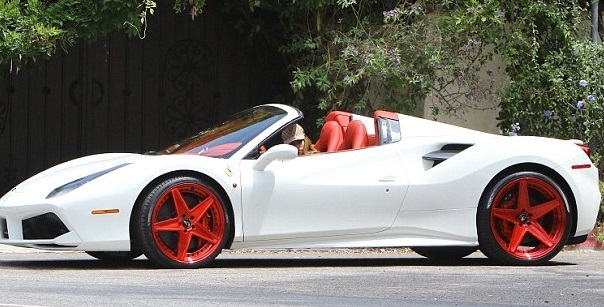 Блэк Чайна приобрела Ferrari 488 Spider за 400 тыс. долл.