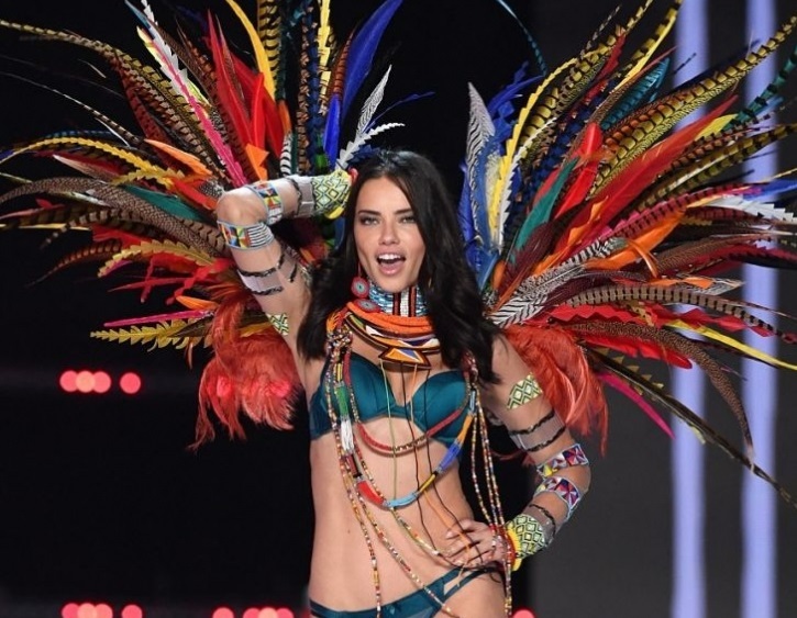 Адриана Лима уходит из Victoria’s Secret: модели надоело сниматься обнаженной