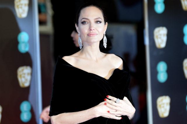 BAFTA-2018: Анджелина Джоли затмила других актрис на красной дорожке (ФОТО)