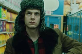 Эван Питерс и Барри Кеоган в трейлере фильма 
