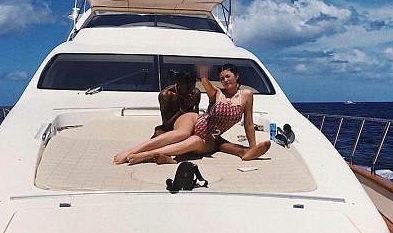 Кайли Дженнер и Трэвис Скотт c дочерью Сторми и друзьями отдыхают на островах Теркс и Кайкос: ФОТО